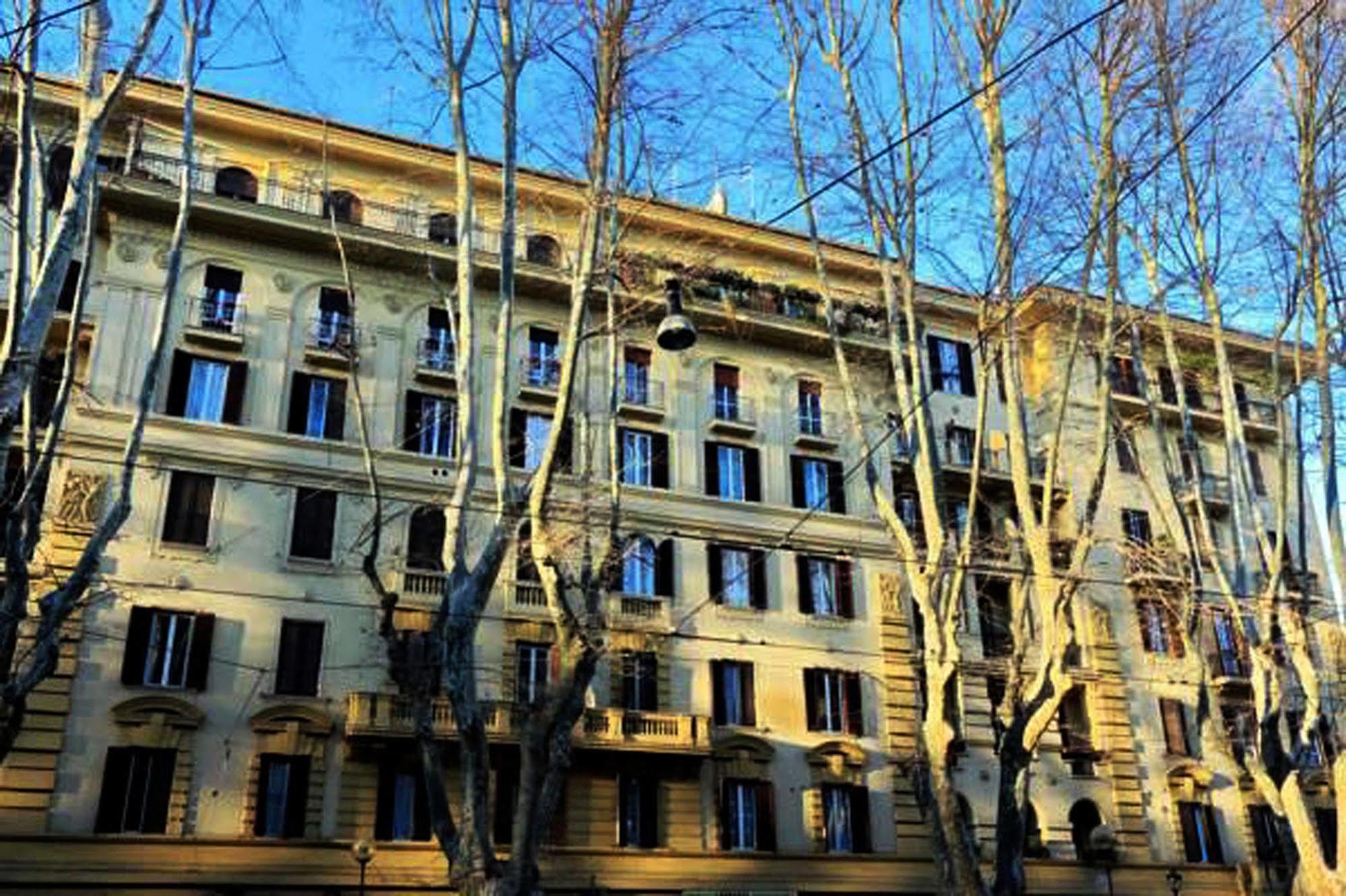 Milizie 76 Gallery Rome Bagian luar foto